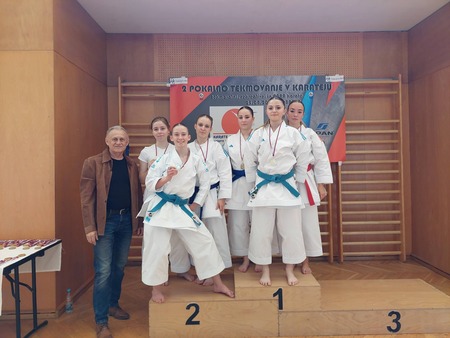 Članska ekipa Shotokan karate kluba Postojna na prvem mestu v katah